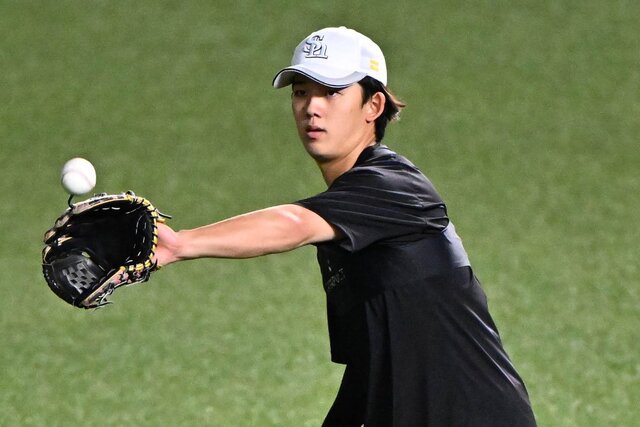 Dorapeinet's tweet photo. 【ソフトバンク】ＮＰＢ復帰の小林樹斗　広島・大瀬良大地から受ける刺激「ここからだから」
https://t.co/KTdwMoYWDE

　今年5月、ソフトバンクは独立リーグ・徳島から小林樹斗投手（23）を獲得した。昨年オフに広島から戦力外通告を受けた右腕は、諦めることなく新天地で腕を振り、再びNPBに舞い... https://t.co/5rqo1dyj0n
