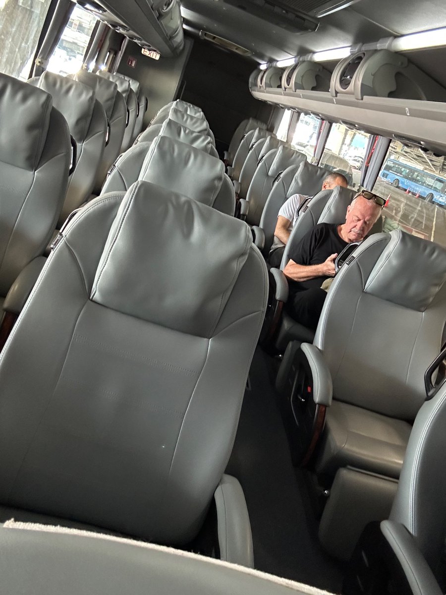 Rajprasong_News's tweet photo. #Thailand Heading to #HuaHin, trying to go by a/c train at 7:30 am at #Bangsue or its new name. Well, no ticket w/ a long weekend. Was told the bus to HH offers the best ride, 6 passengers today, 332 baht cash only, so at #Suwannabhumi now boarding the bus, ready to go! https://t.co/biBr6U7WQO