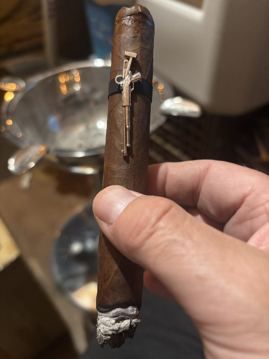 Shed_Stories's tweet photo. Ezra Zion Sawed-Off Shotgun and moved into this 2020 Viaje Skull & Bones Daisy Cutter
#ezrazion #viaje #daisycutter https://t.co/BQMWDa6kC5