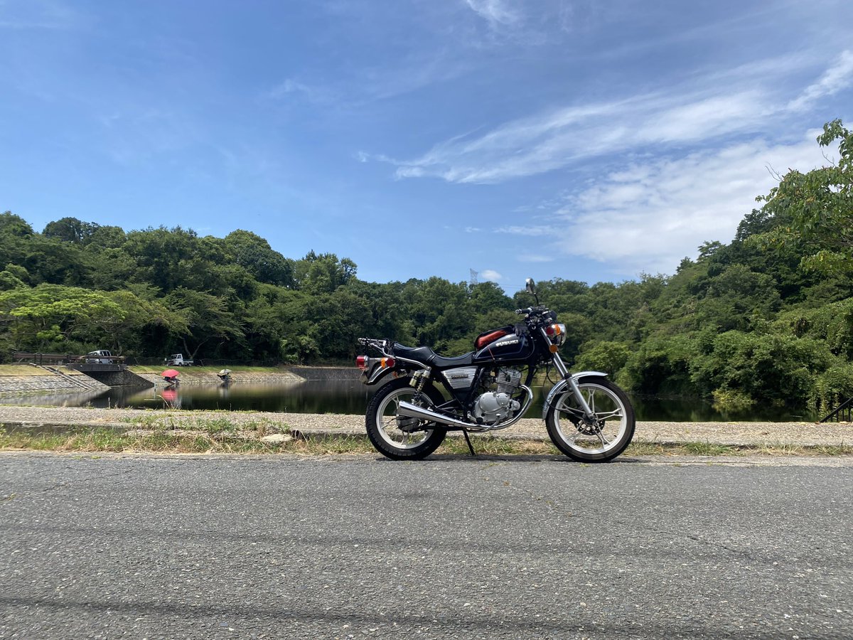 100tarorr's tweet photo. とうとうバイクでのどかに来てしまった、、楽すぎて、もう自転車で登れなくなりそう、そしてバイク通行止めを避けながら登るのがゲームみたい、、 https://t.co/ZDR0hkvbMD