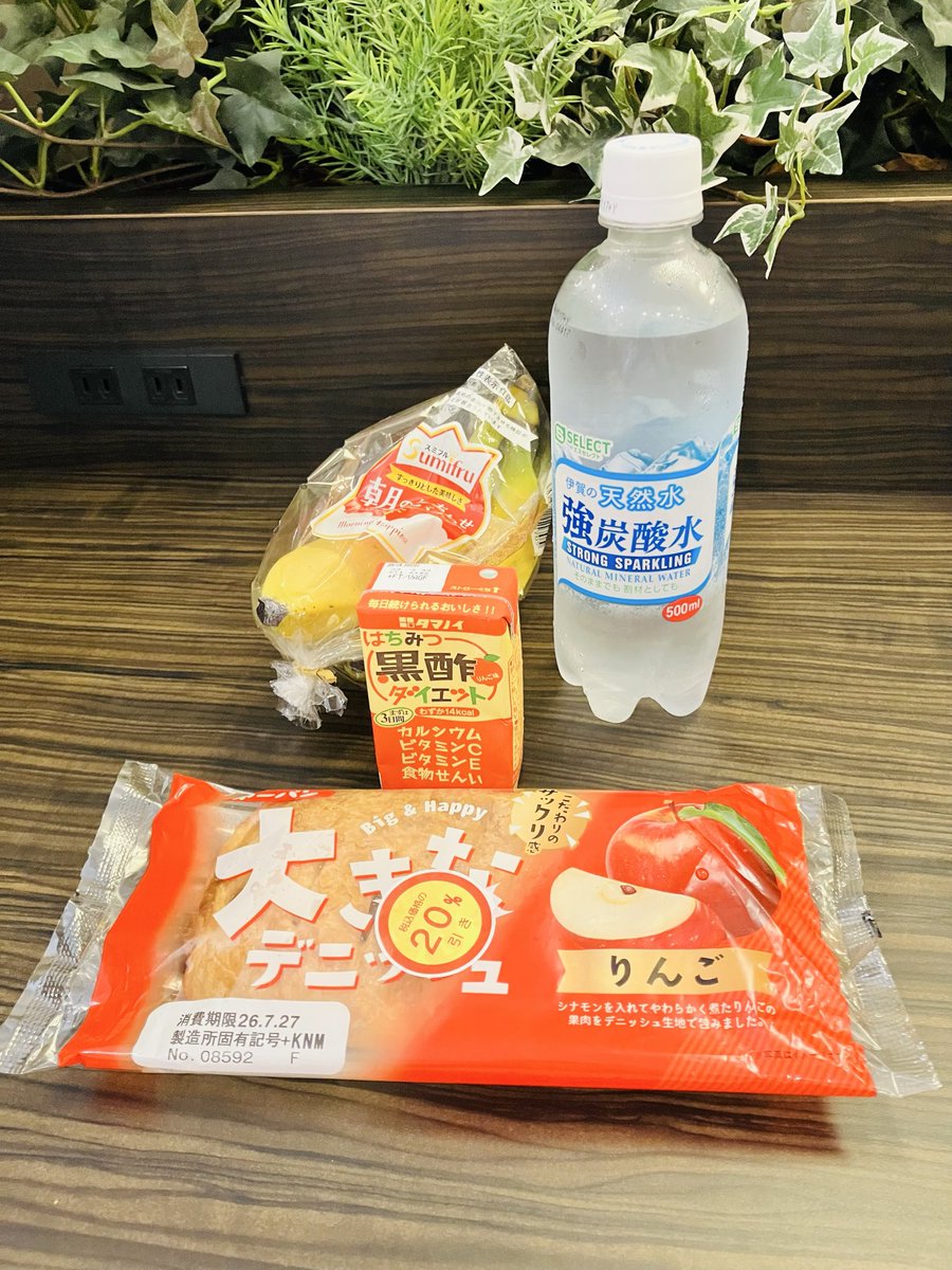 RunPenParis0801's tweet photo. 軽いお昼 https://t.co/ZuRcuW9yIR