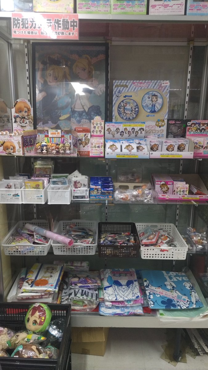 CHARA_G_MART2's tweet photo. 【＃ミューズフィギュアフェア】開催中。
フィギュアが大量に発掘されたので、一挙に放出中。在庫はそれなりにあるのですが当時に集めたものなので、メンバーにより在庫数に偏りがおおいにあり！
真姫ちゃんがやたらめったらある……。
というわけで、この機会にμ'sの素晴らしさを再認識だ！ https://t.co/0pDU0v2Beb