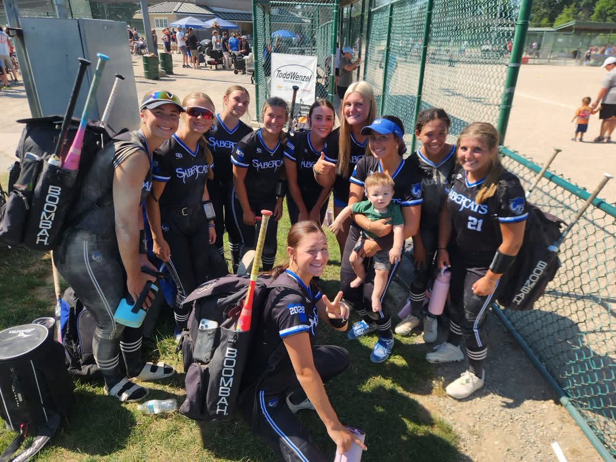 delanied25's tweet photo. Bittersweet. “I love this team” feels like an understatement. These girls accepted me from the start as the only new addition to their team. After hot tournaments + practices, winter training, and more… I think it’s safe to say there is no group I’d rather do this with again. https://t.co/OYrKnC9vt2