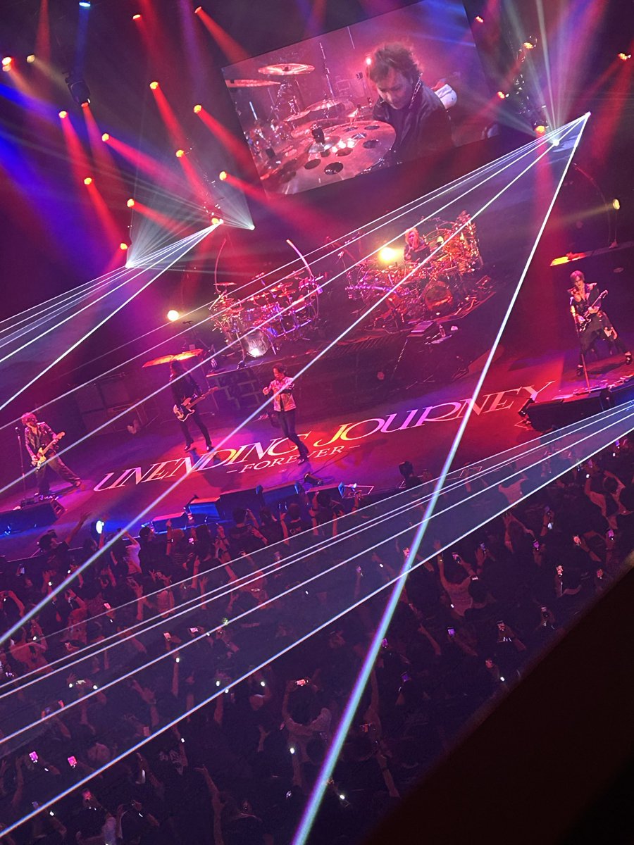 visualkei_oyaji's tweet photo. おはよう！☕️😊

昨日は、LUNA SEA UNENDING JOURNEY -FOREVER- at 森のホール21
に参戦。

真矢含む６人の織りなすパワフルなサウンドは圧倒的だ‼️
終演後、楽屋裏で見せたメンバーも満足げに次々と帰路についた🤗

オイラも退散💦

#LUNAPIC
#LUNASEA https://t.co/B5YTh8Yqom