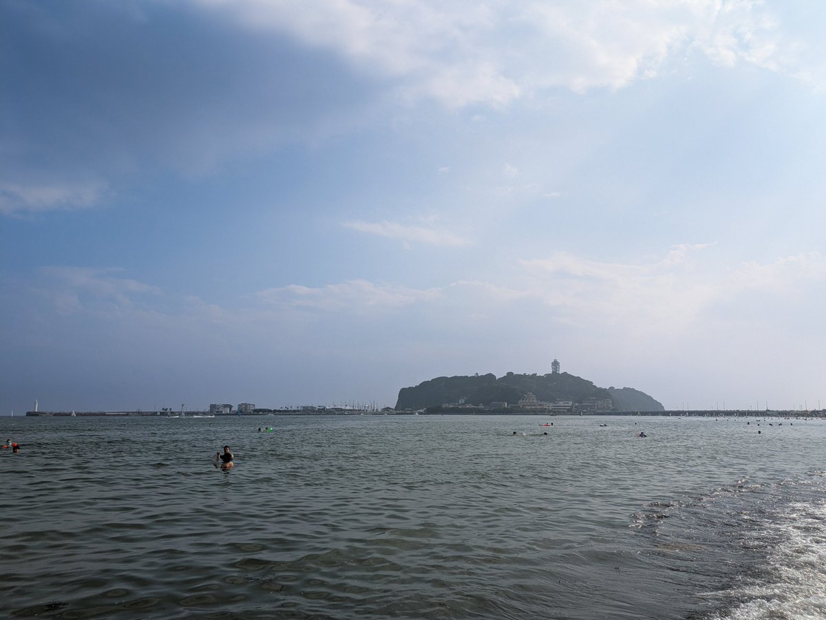 project_TP's tweet photo. 海入った
砂浜が熱すぎて移動ダメージで瀕死 https://t.co/DID37hLDgx