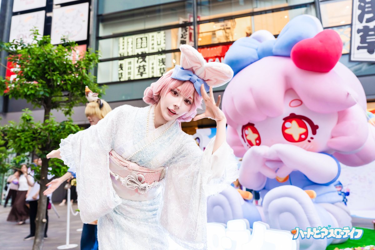 Heartopia_JP's tweet photo. 💌アニー、ブランク、ヴァンニアとの思い出✨

開拓者のみんな、
浅草で一緒に過ごした週末は、とっても素敵な時間だったね💕

たくさんの笑顔や温かい声を届けてくれて、本当にありがとう！

特別な姿で会いに来てくれたコスプレイヤーの皆さんにも、心から感謝を込めて✨

みんなと作った思い出は、きっとハートピアにずっと残る宝物。

またハートピアで、一緒に素敵な毎日を過ごそうね🏡💛

#ハートピア #ハートピアサマーフェア
#ハートピアin浅草