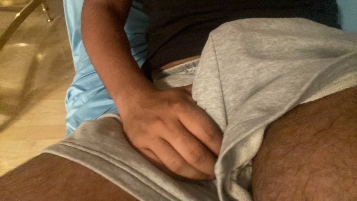 HitmanRayx's tweet photo. lowk horny anybody down to sext and trade? #horny #sexting #nsfw https://t.co/bgw2rBUYZ0