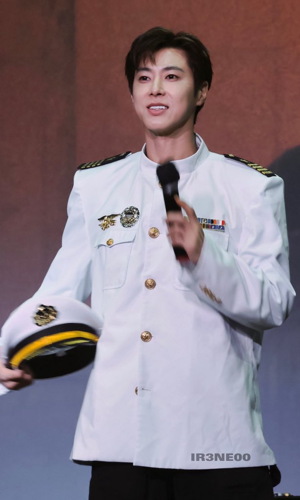 IR3NE00's tweet photo. 260727 Berriz Fansign

😙

 #유노윤호 #정윤호 #YUNHO #동방신기 #TVXQ #東方神起 #UKNOW #ユノ 
#TimesTickin #UKNOW_TimesTickin https://t.co/MjR5DKwFxy