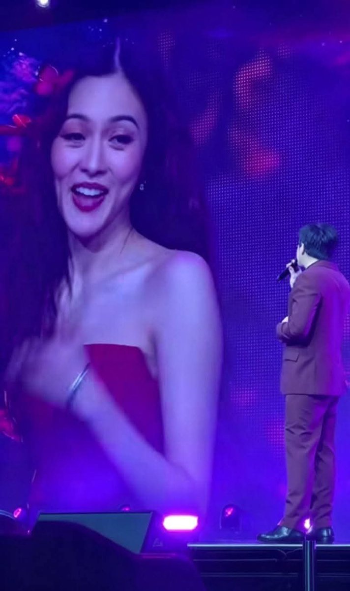 psycheIntel's tweet photo. Yung gusto mo nalang siya titigan habang buhay. 😍. Pero performer ka kaya need mo pa kumanta☺️

#KimPau
#KimChiu
#PauloAvelino
#KimPauSquad
#KoPino https://t.co/kkW5pR22F0