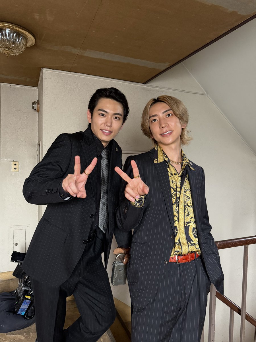 _7mp_official_'s tweet photo. ／
『#世にも奇妙な物語 FODの特別編』
2編目「下請け」
オフショット📷✨
＼

IMP.7人が“裏社会の住人”を演じる
2編目「下請け」は
FODにて配信中🎥
▶︎ https://t.co/R0bdiBf4kP

@yonimo1990 #下請け奇妙 https://t.co/19gIACuStL