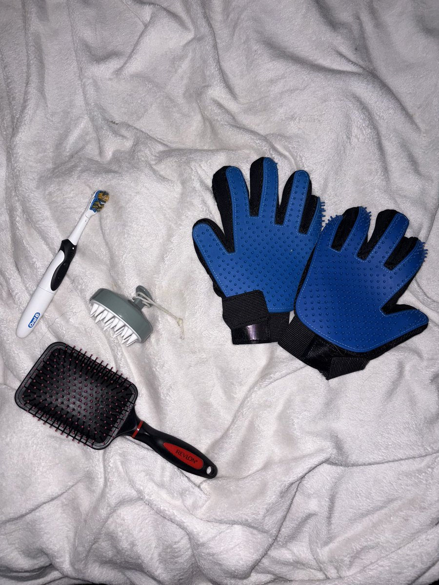 bl4keyboy's tweet photo. All these tools but nobody to use them 😞
#tickling #ticklish #tickletorture #ticklishmalesoles #ticklishmalefeet #ticklishguys #gaytickling #malefeet #footfetısh https://t.co/a4KqOdb6JJ