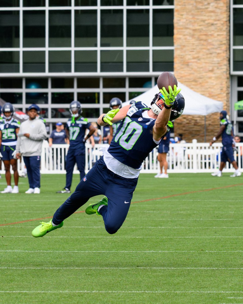 Seahawks's tweet photo. Picture perfect 📸 https://t.co/FRsTt7ciUq