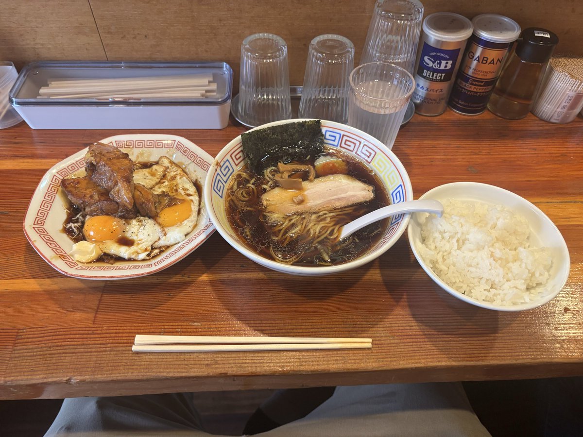 Taishoegg's tweet photo. 練馬駅にある1日5食限定のチャーシューエッグ定食をいただいてきた https://t.co/5y35kjzPRw
