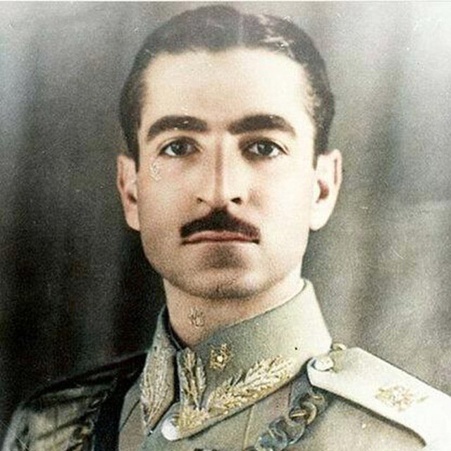 KhaJ9June's tweet photo. و میدانم روزی پیکر پاکت به ایران بازخواهد گشت و من بر خاکِ کویت هزاران هزار بوسه  خواهم زد.❤️🤍💚🌷🌸💎👑🇮🇷🇮🇷🇮🇷
#جاويدشاه‌ 
#من_فرزند_آریامهرم
#سرباز_رضاشاه_دومم https://t.co/Jm8gqBPe0K
