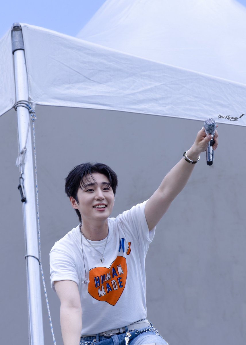 Dear_MyPage_'s tweet photo. 260726 <YOUNGEST> 발매 기념 버스킹 성수

오늘 저녁 6시
15곡을 정성으로 담아낸 영케이의 정규 2집
 <YOUNGEST>가 발매됩니다.

마이데이는 성적에 연연할게
영현이는 앙콘 준비해😉

#데이식스 #영케이 #YoungK
#shutthedoor https://t.co/GIriCUJnfz