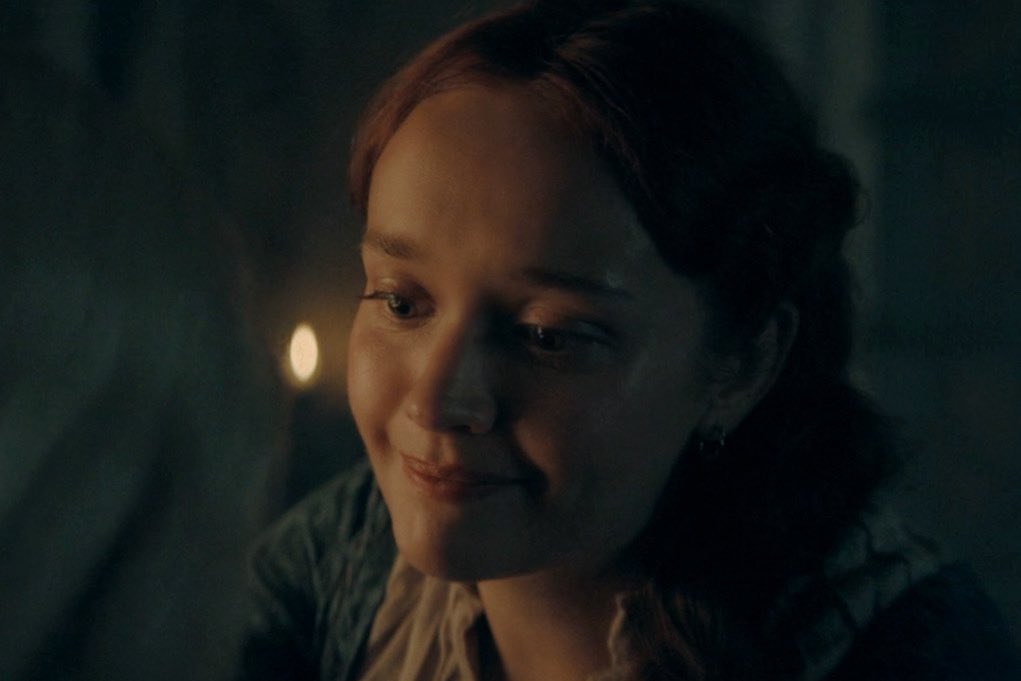 thinkercooke's tweet photo. the way alicent is looking at helaena 🥺🥺🥺 https://t.co/cREFQshCAv