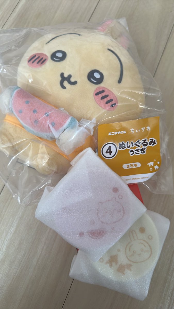 KissyKicy's tweet photo. 【譲】ぬいぐるみうさぎと
豆皿のちいうさ
       
【求】定価（＋送料）

名古屋での手渡しか、郵送可

今後も交換など仲良くしてくださる方がいたら嬉しいです^_^

#ちいかわエニマイくじ　#ちいかわ交換
#ちいかわ譲渡 https://t.co/HtD8cscVaP