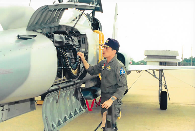 ordnance110's tweet photo. พระบาทสมเด็จพระวชิรเกล้าเจ้าอยู่หัว (รัชกาลที่ 10) ทรงมีความชำนาญด้านการบินสูงมาก ทั้งในฝั่งการบินทหารและการบินพาณิชย์ โดยได้รับการยกย่องเป็น "กษัตริย์นักบิน"

#ศูนย์ประชาสัมพันธ์กองทัพภาคที่1
#กองพลที่1รักษาพระองค์
#กองสรรพาวุธเบาที่1
#ในหลวงรัชกาลที่10
#สืบสานรักษาต่อยอด https://t.co/ifjI4TxzJt
