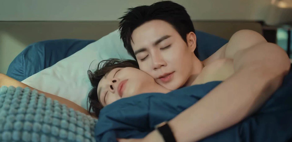 Mild_MYSANI's tweet photo. เมื่อคืนมีคนนอนกอดกันแบบนี้ป่ะ https://t.co/lBw9VsFX0x