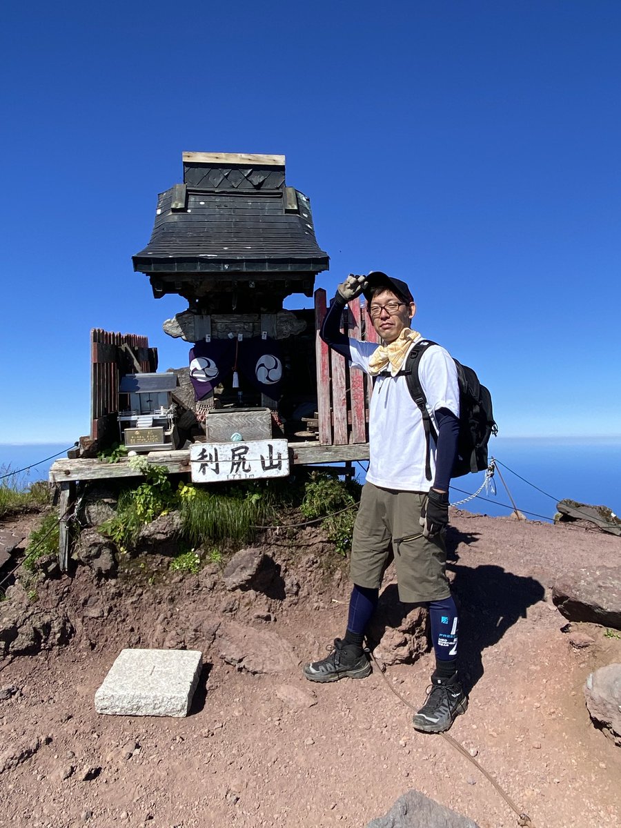 ryu__ji0407's tweet photo. 今日は4:00から利尻富士に入山して今降りて来ました😷
登った時は口から心臓飛び出るかと思ったし降りは足バラバラに千切れるかと思いました🫣
ヘタレな俺にしてはよーがんばった気がする！！！ https://t.co/jFTXLGRl2g