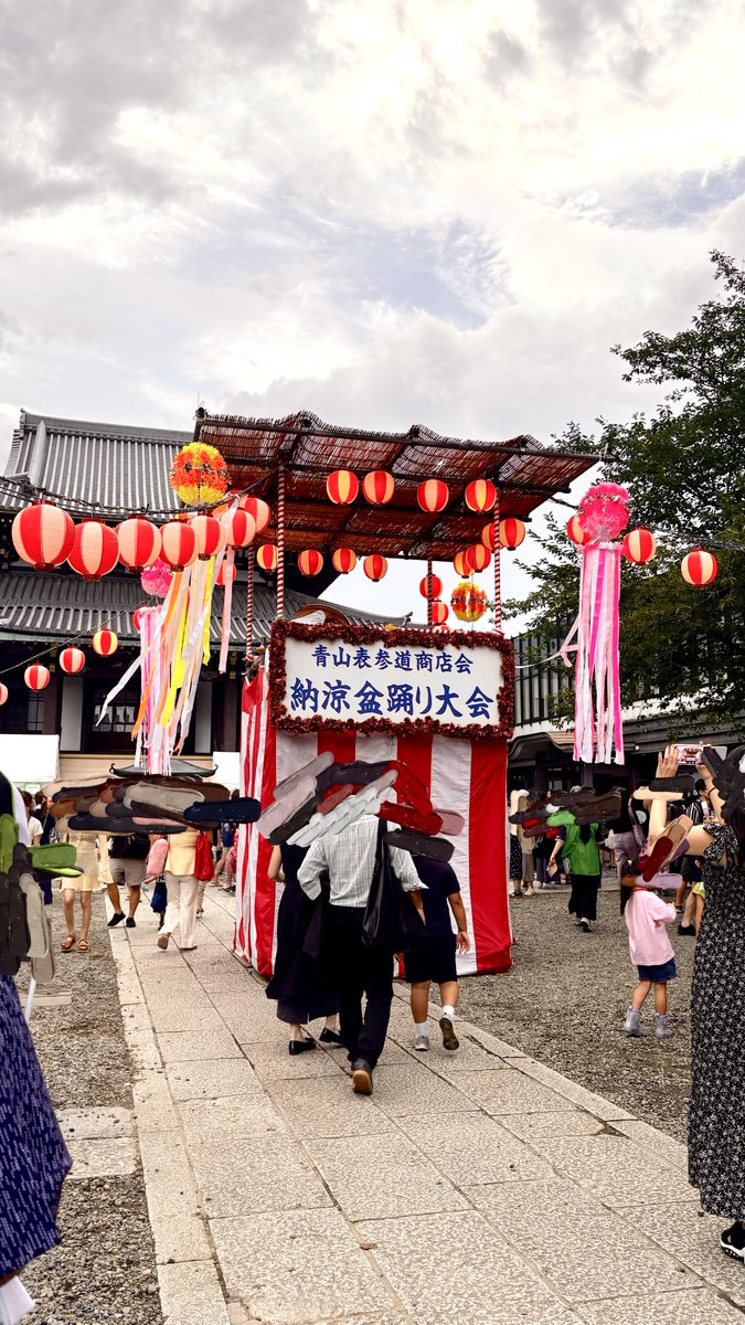 fractal_law's tweet photo. 今年も善光寺で開催された、謝恩納涼盆踊り大会に参加させていただきました🍧#青山表参道商店会 https://t.co/xUltWXr3rd