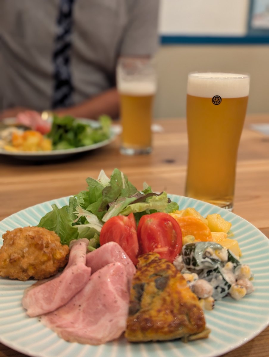drm_yume's tweet photo. 至福のカンタービレライブ😚
デフォルトのワンプレート
…に、追加…
カツオと桃のカルパッチョ（桃は心に決めてたので）
イカスミスパゲティ（お初！ 釘付けになった🤭）
※もうここ以外ではイカスミ食べられない😅😅😅 https://t.co/jBxY0gtPAe