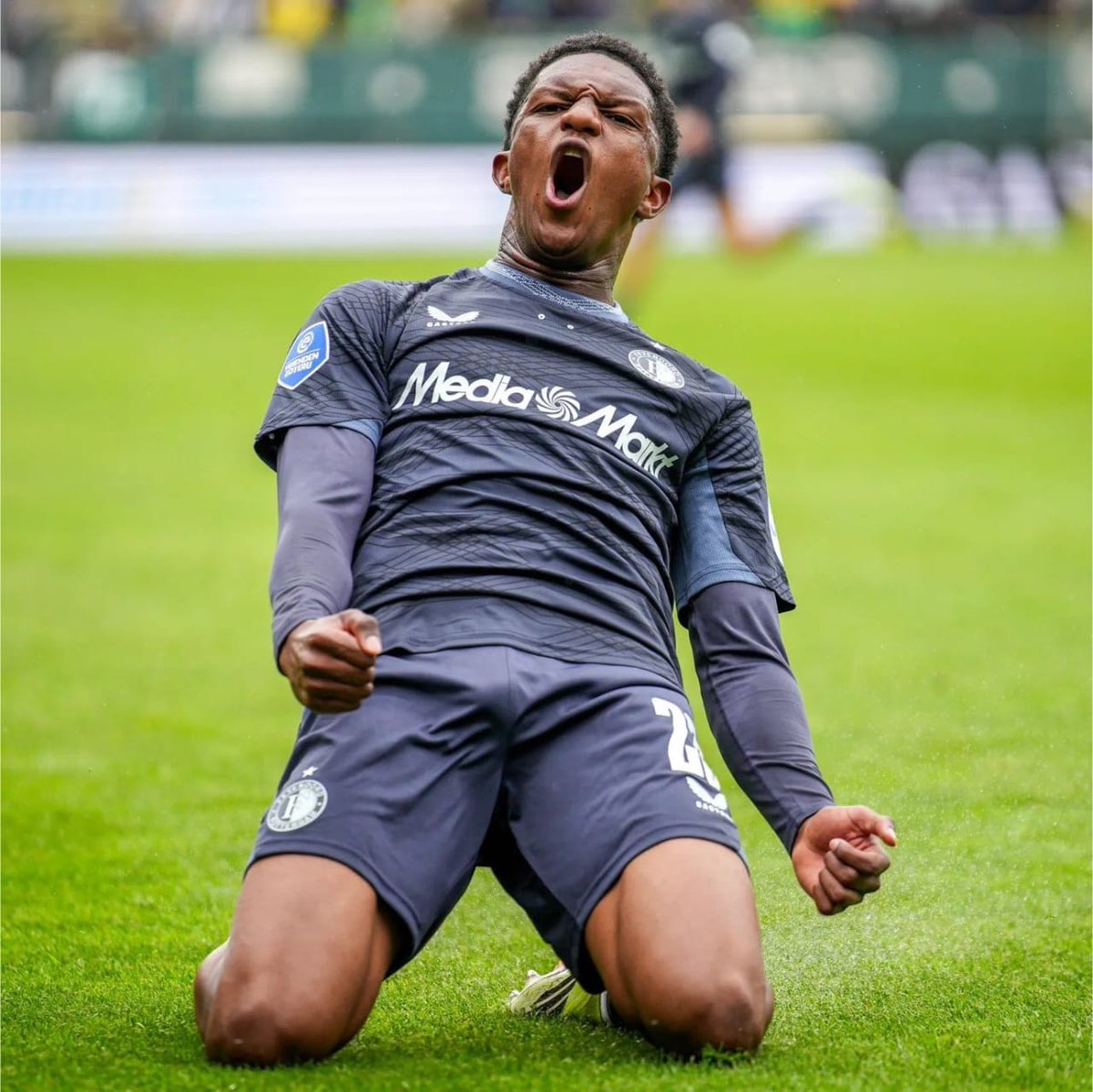 Spice_top1's tweet photo. Nottingham Forest send new official bid to Feyenoord for Givairo Read worth €21m package.

Negotiations continue while there’s already green light from Read to Nott'm Forest  project. https://t.co/Q7n8l4g14l