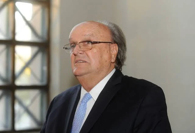 ChechoCrazy's tweet photo. @mavica7 la verdad no ofende.
todos sabemos que De Mendiguren es un viejo hijo de puta https://t.co/5KJSflzqce