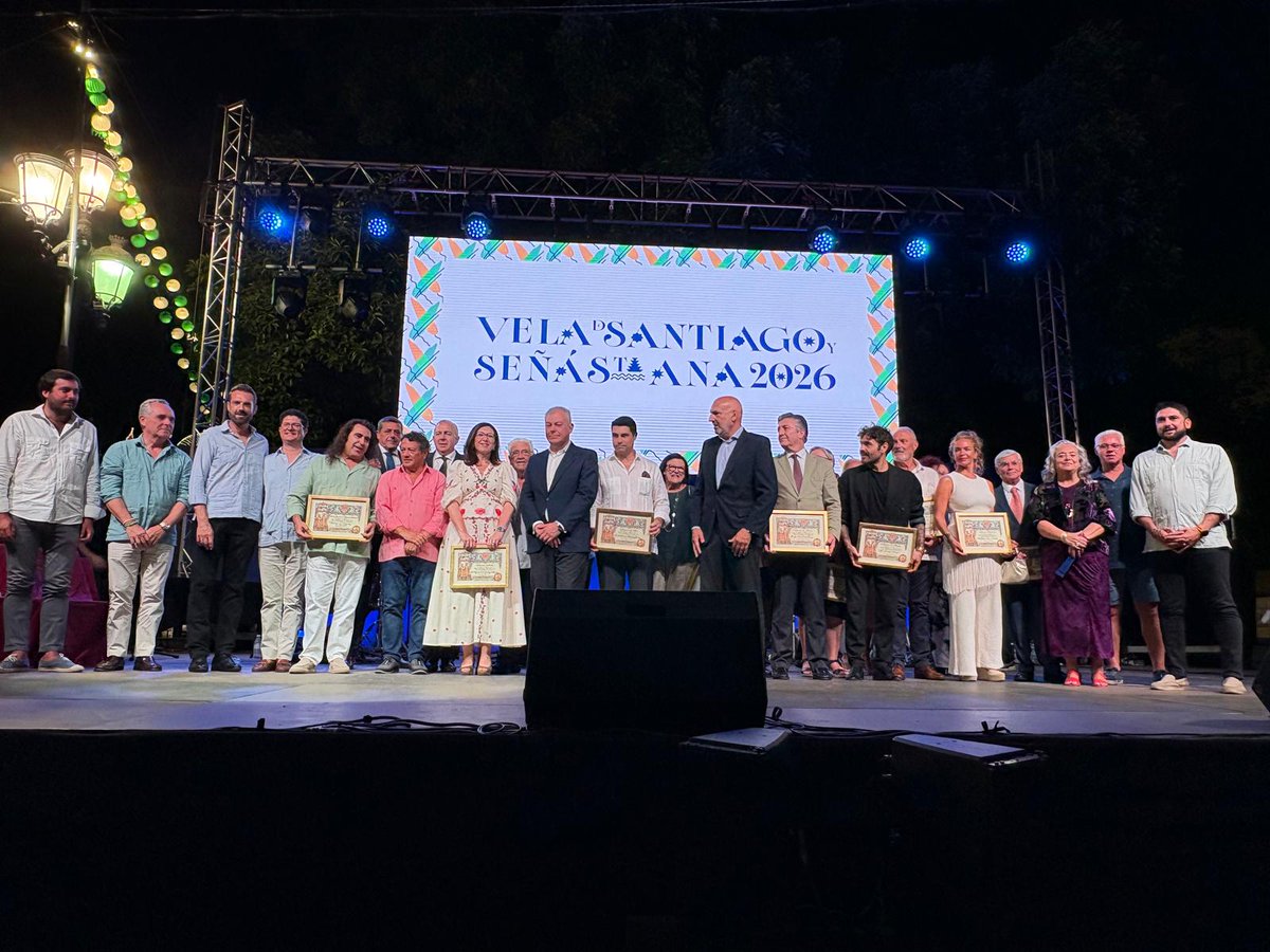 PSOEAytoSevilla's tweet photo. La Gala de los Trianeros pone el broche final a una Velá de Santa Ana llena de emoción, tradición y orgullo de barrio.
@NANIAGUILAR2 https://t.co/Hn68tYZFY6