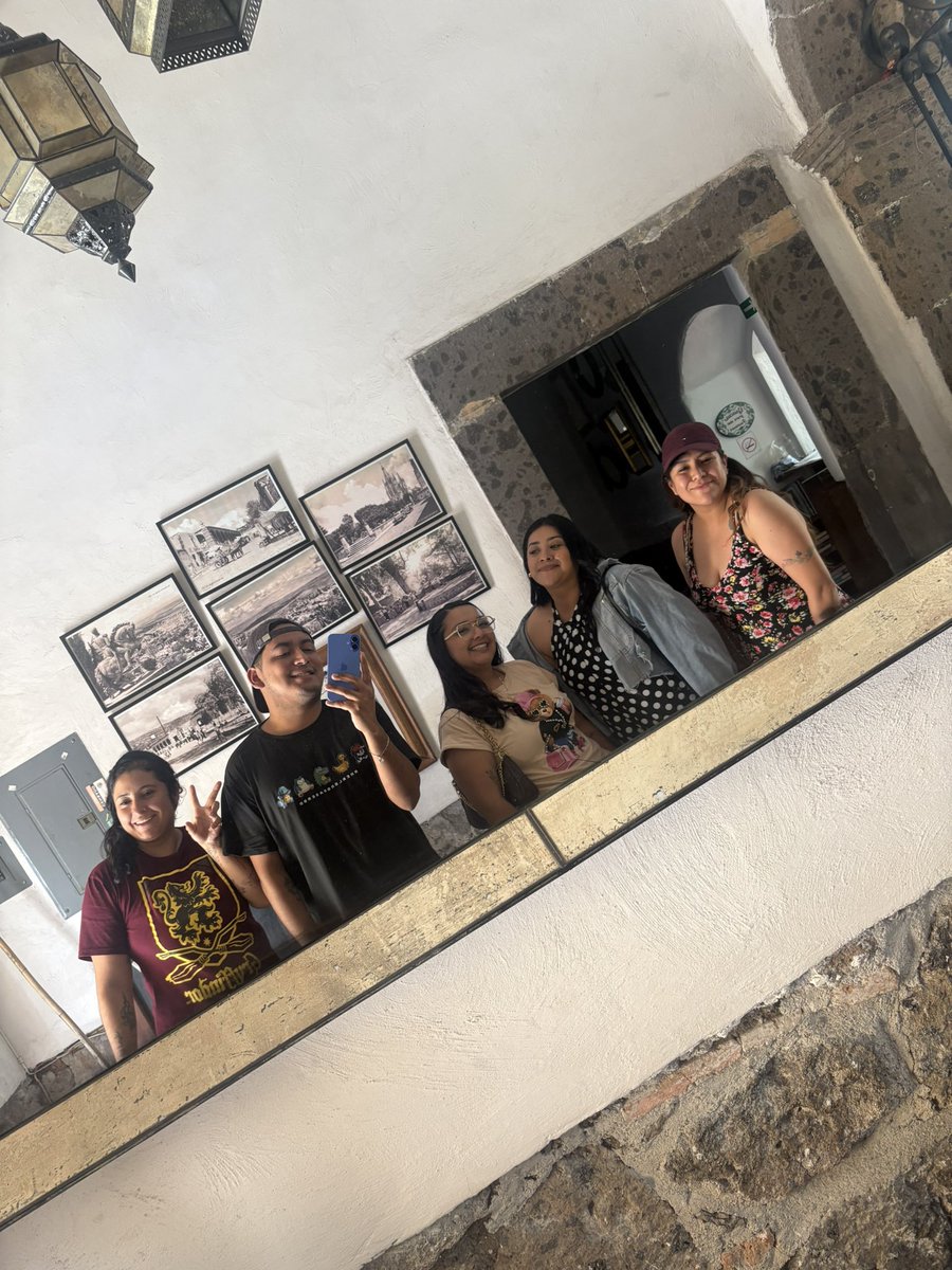 ErickMoraa06's tweet photo. Viva la vida. ❤️
#gto #SanMiguel #Amigos #Vida https://t.co/7bnLp3KSNK