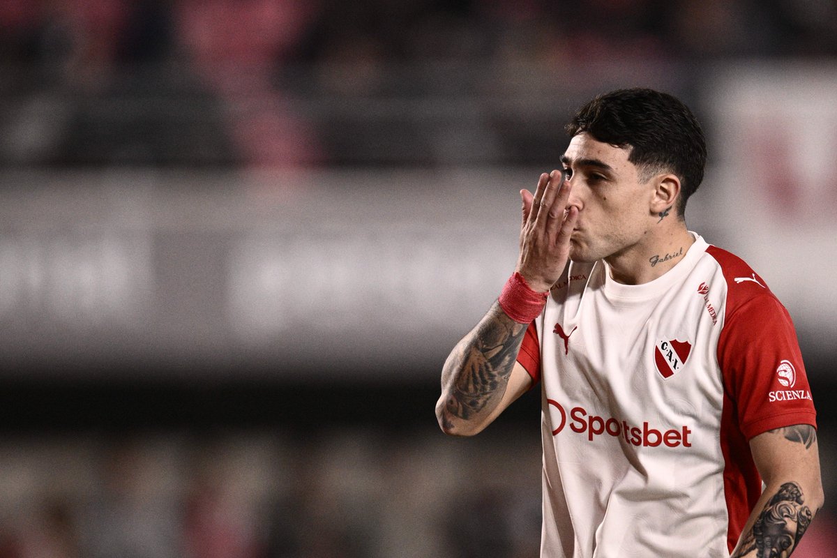 Independiente's tweet photo. 😘7️⃣

#TodoRojo 🔴 https://t.co/jmUbUNUczm