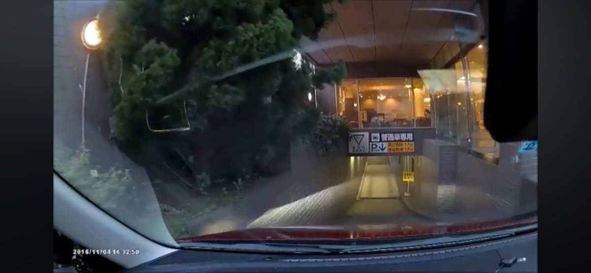 motituk_yuu's tweet photo. @suiso_xtc https://t.co/RjL8aSMkwR
youtubeに動画あったけど、ここは地下"駐車場"じゃなくて地下"通路"みたいですね

良かった水没車はここでは発生してないみたいだしここで水没したって言ってるリプは嘘松や https://t.co/RaM57y383L