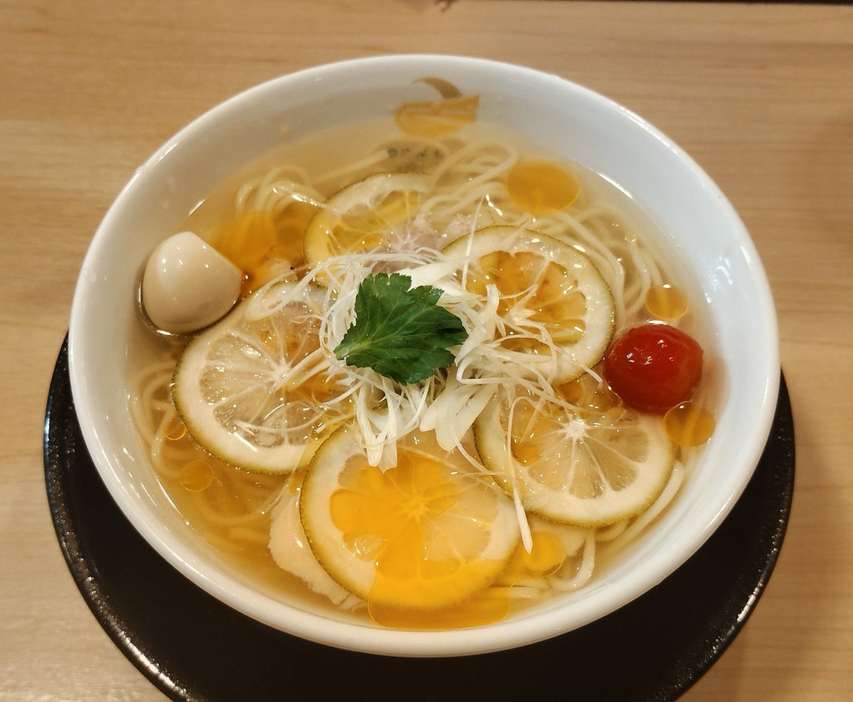 doremi369's tweet photo. 時差投稿、先週連休初日に食べた麺🍜

神谷町「麺酒場 朱羅」の【冷製 シビ辛麺】

天神「月光軒ムンライケン」の瀬戸内レモンの【冷たい鶏そば】

２軒共に冷やしだったけど絶品でした☺️ https://t.co/VIuJw4bICQ