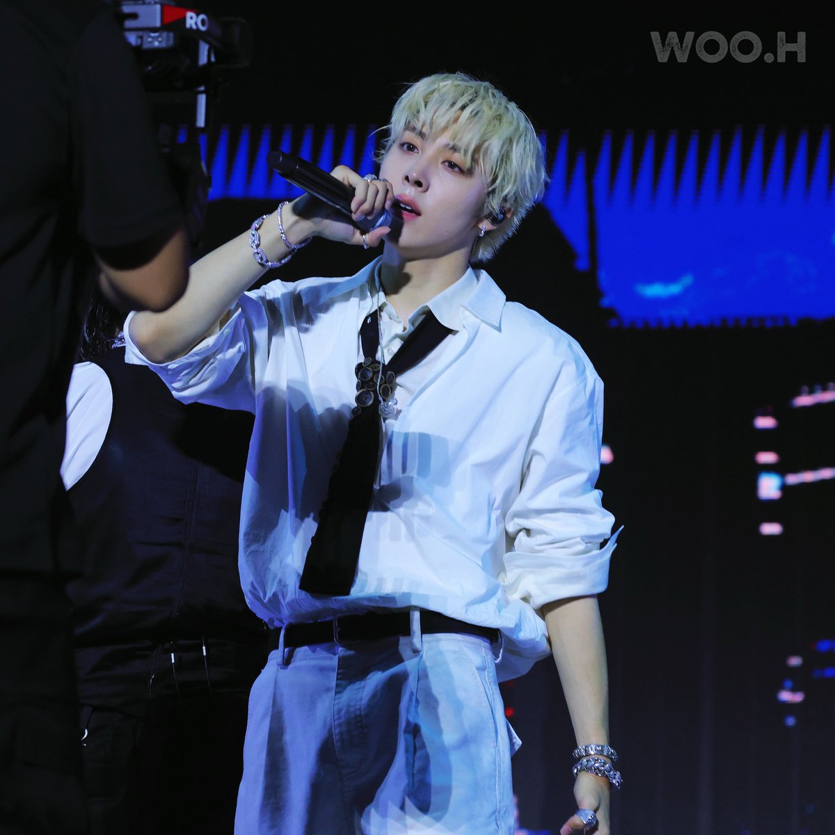 woo202506's tweet photo. 260725 KMA
무대에서 반짝반짝 빛나는 우찬이~🎤

#WOOCHAN  #우찬 https://t.co/Jm9NeLmzEo