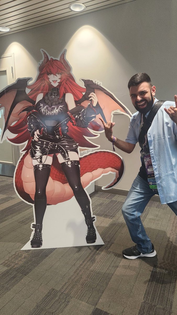 RomeoA271's tweet photo. Got to meet @zentreya at her Gamersupps MeetnGreet and it was awesome, but turns out i'm also taking her home! I won the standee auction for Dragon Zen! Was very locked in when bidding started. Big thanks to @mekachyu for capturing the moment https://t.co/4TztBASC9T