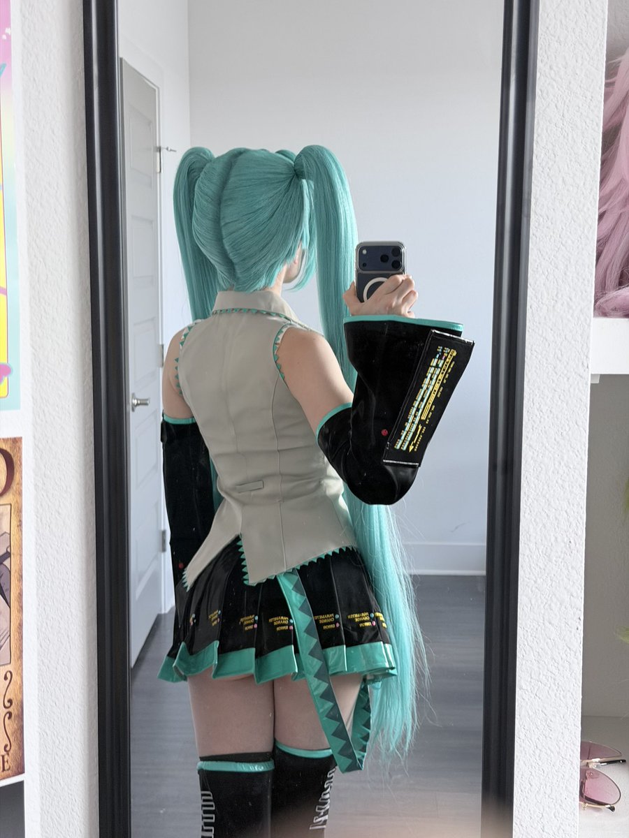 cegancosplay's tweet photo. New Miku wig btw :3 https://t.co/0sQ9lA48GT