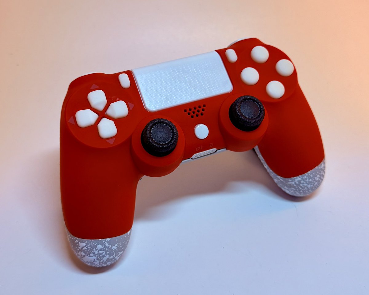 ZeroControllers's tweet photo. Big Red @Farmyz1_ 

• HyperStrike 8k
• JS13 PRO
• Zero click full
• Zero reflex x2 blades
• Soft touch red
• Splatter grip white
• White button kit
• Raised options buttons 

🇵🇱 https://t.co/qcrB37nrLN
