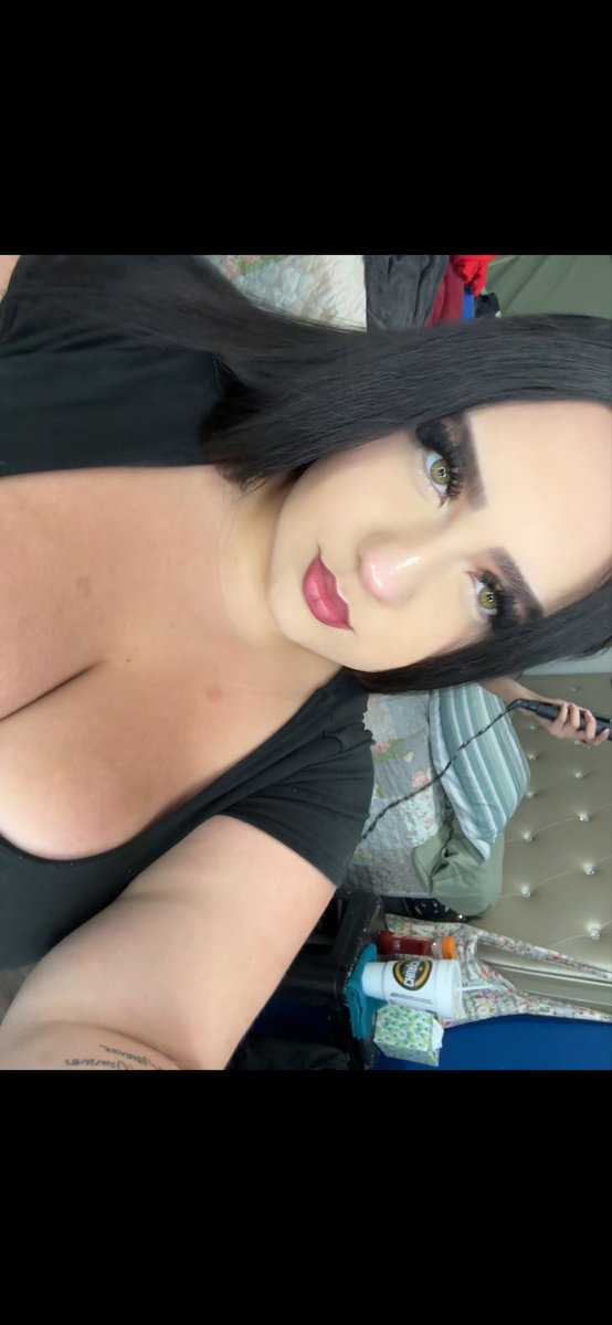 piper_rubyy's tweet photo. where my slaves at i feel like draining someone https://t.co/N0GVey8CTB