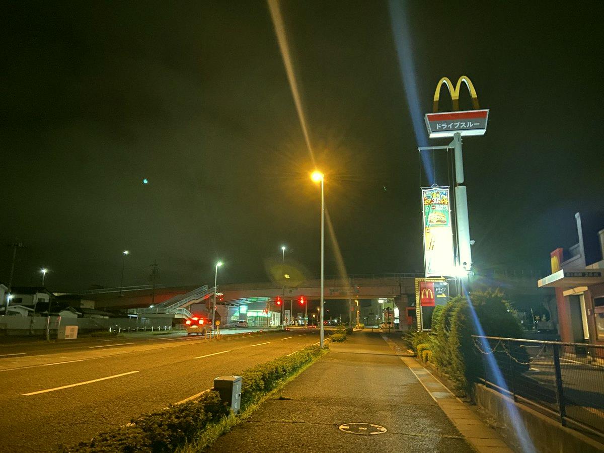 AmberBloom154's tweet photo. Back at it with my usual late-night stroll 🚶‍♂️
Whenever I make it to a spot I rarely get to visit, I just have to walk around. I love the quiet of the night when everyone's asleep. https://t.co/QTQrE9PErn
