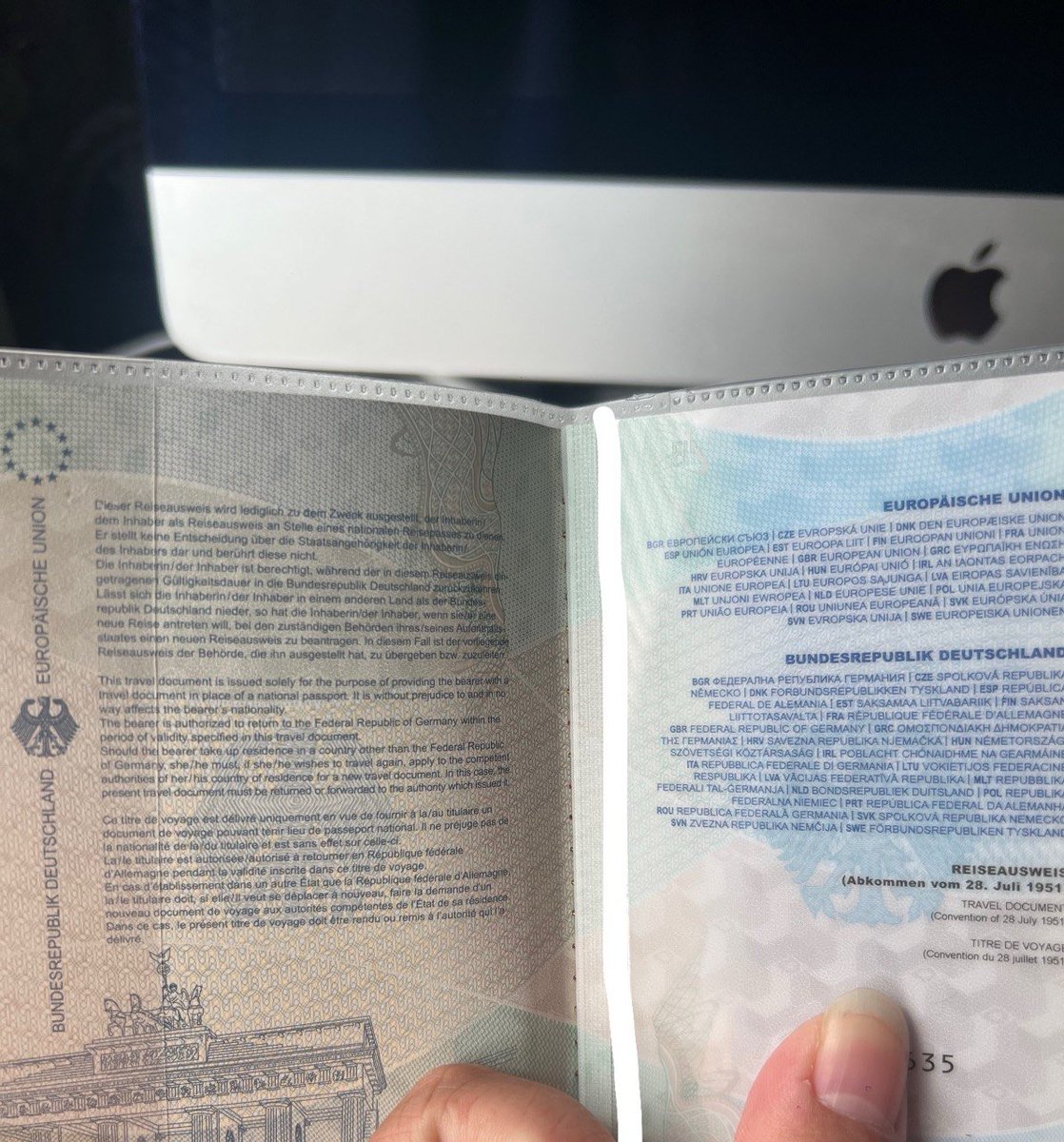 Wish10y's tweet photo. 大意就是声明这只是旅行文件不是护照，也不改变持有人的国籍，允许在有��期内持证返回
但实际上并没有那么好用 https://t.co/O7bsuaSMiO