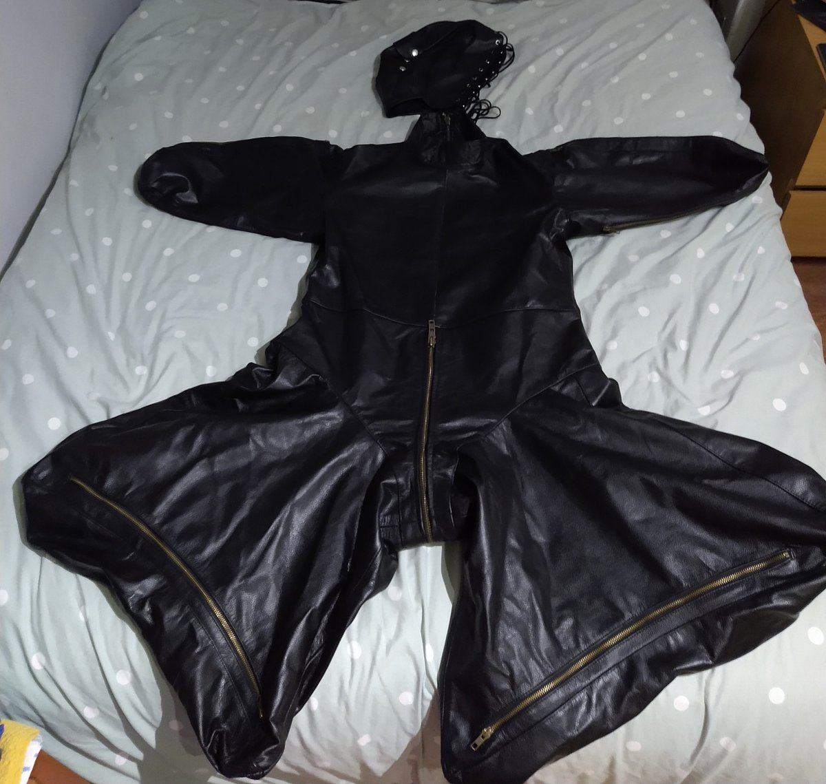 pupZak's tweet photo. Full leather gimp / bitch suit ! Who wants locked in that? Or wants to lock me in it ? https://t.co/W2Htk7se4g