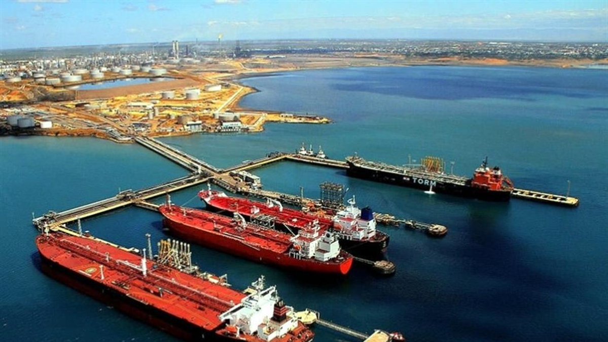 Alessandro7596's tweet photo. Indian refiners are scrambling for crude beyond the Middle East as Hormuz disruptions trap term supplies.
🇮🇳 BPCL is testing new crude grades from Angola and Venezuela, while HPCL says it received almost none of its contracted Middle East cargoes. Some state refiners have also suspended Iraqi loadings as security risks escalate. #Oil #India #Energy