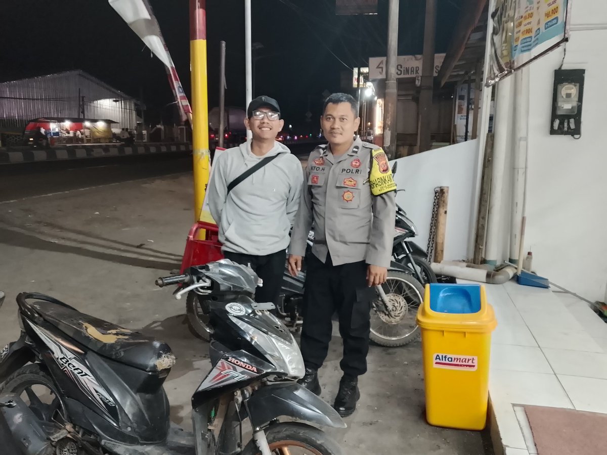Humas_Pusaka's tweet photo. Senyum sapa salam, anggota Pusakanagara laksanakan patroli dialogis dengan warga https://t.co/Qej90ZzVwd