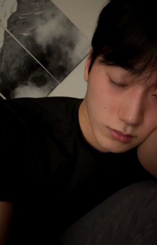 Kair0kt's tweet photo. ⠀⠀⠀⠀ 
                ༺｡° ♱ ° ｡༻
          𝓢𝓸𝓬𝓲𝓪𝓵 𝓹𝓸𝓼𝓽  @/. Leonshine
                  
         ╰──➢ ₍˗ˏˋ🖤ˎˊ˗ Quand la maladie t'empêche de dormir. https://t.co/OZAKLCYhDB