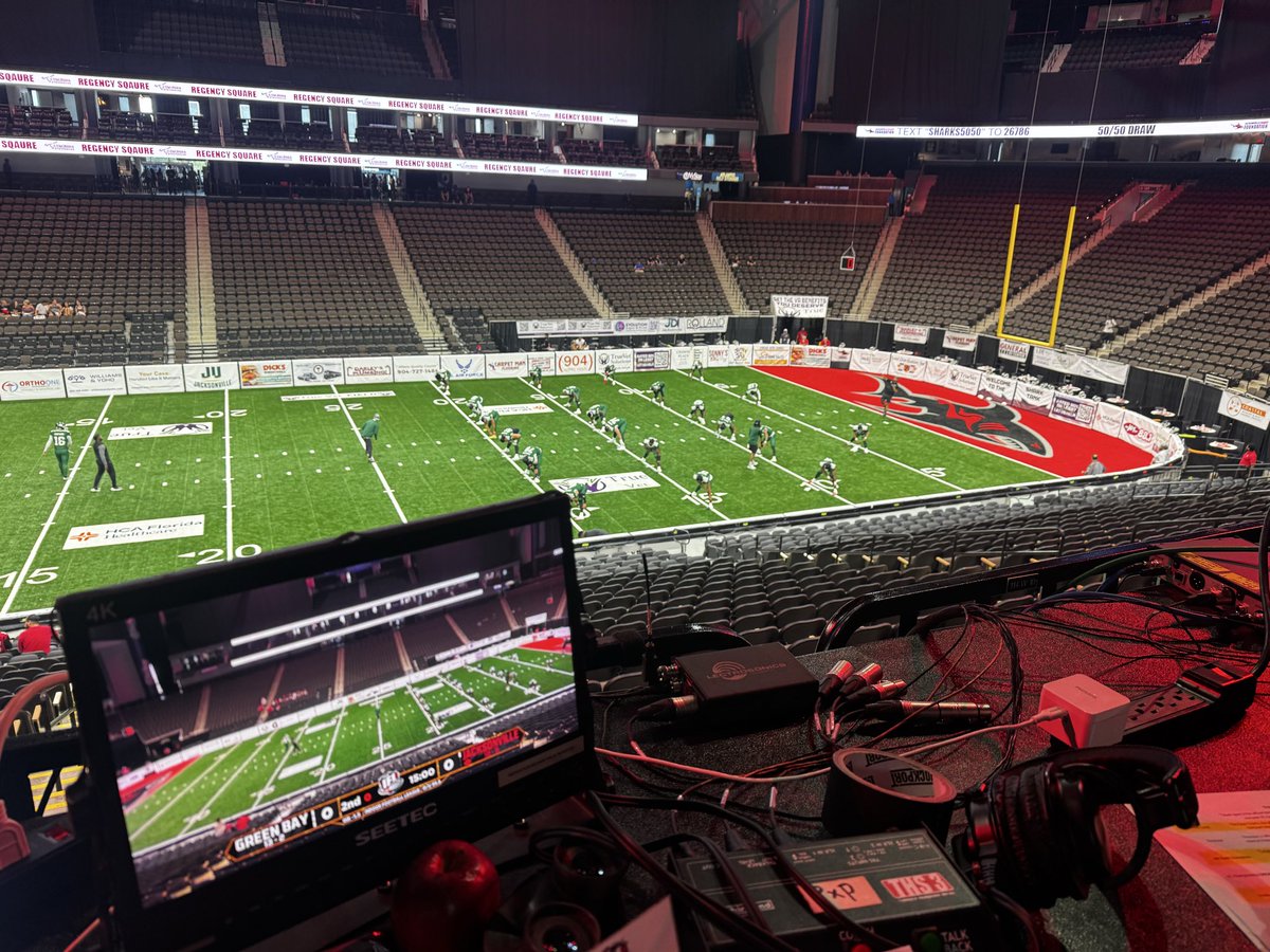 DaveRyno12's tweet photo. Game night in Jax!  @IndoorFL #BlizzardSharks 730 ET @YahooSports with @erikcoleman @jaxsharks @gbblizzard home field for the playoffs on the line for the #Sharks https://t.co/2gF1pgKma2