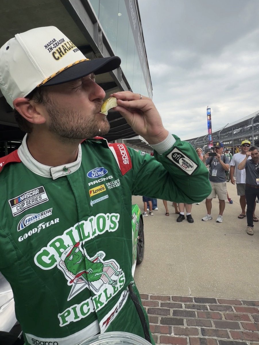 GrillosPickles's tweet photo. kissing picks > kissing bricks
congrats @ToddGilliland_! https://t.co/dEhlY5TBSK