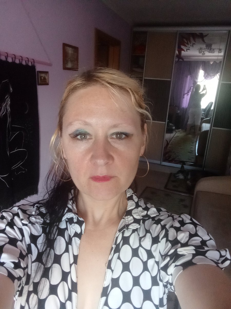 Julia_10_43's tweet photo. Я, Юлия Анатольевна Бобрышева, мне 45 лет, и моя собака Йода, июль , 2026 год. https://t.co/TTTmnsDyrJ