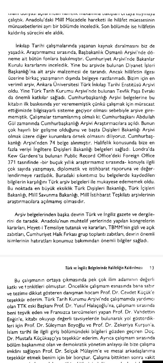 ecdadyolu_42's tweet photo. BU MİLLETİ KANDIRMAYA DEVAM ETMEKTEKİ MURAD NEDİR?

Ekteki arkadaş anladığımız kadarıyla yama işleriyle meşgul biridir. Zira kendi kafalarına göre üç beş yorum yapınca konuşan kim olursa olsun çürüttüklerini iddia ederler. Said Alpsoy hocada bundan nasibini almış.
Neymiş hoca tarihçi değilmiş! Bunların kafasındaki tarihçi modeli M. Kemal'i övmüyor ise isterse Oxford mezunu olsun bunlar nazarında tarihçi olmazlar, olamazlar.
Ali satan hocanın kitabına kendince izahat getirmiş. Bunların bir başka hasletide sanki Türkiye'de yakın tarih konusunda tüm vesikalar açılmış, hiç bir gizli evrak dâhi kalmamış gibi hüküm bina etmeleri dir. Efendim; net bir şekilde bunun evrakı yoktur, haim naum konusundaki şeyler uydurmadır gibi çıkış yaptıkları görülür.
Oysa kitabına atıf yaptığı Ali satan hoca kitabının ön sözünde bakın neler demiş. 👇

" Halifelik konusunda bize en fazla veriyi İngiltere sağladı. Bunların karşılaştırmasındaki sıkıntımız, bu bilgilerin karşılığını Türk arşiv belgeleri ile mukayese edememek oldu. Bu noktada en büyük eksiklik, Türk dışişleri, iç işleri, millî savunma bakanlıkları ve milli istihbarat teşkilatlarının evraklarının açılmaması oldu"

Şimdi diyecekler ki bu arkadaşlar açın kardeşim, elinizden tutan mı var. İyide aynı evrakları 30 yıl siz niye kapalı tuttunuz? Sanki bu arşivleri bunlar açık bıraktı, seksen sene açıktı da Reis, geldi kapattı. Belki, bu gizli arşivlerde herşey net ortaya çıkacak nereden biliyorsunuz, kaldı ki, zaten herşey net ortada,  siz görmek istemiyorsunuz.

Ayrıca haim naum meselesi bir tek Rauf Orbay'ın anılarında geçmez ki. Operatör Emin Bey'in, yani İstanbul belediye başkanlığı yapmış olan Emin Erkulun da hatıratında geçtiğini ateş bey bilmiyor olabilir mi? 👇

" Bu sırada Ankara'da hilafetin ilgası esas itibari ile kararlaştırılmış bulunuyordu. Bunu nasılsa haber alan başı hayim Naum'un da hilafettin ilgası alarmın tatbik sahasına konulmasını tacil edecek bir takım faaliyetlerde bulunmuş olduğunu itimada şayan bir arkadaşımız ( ki emniyet-i umumiye'nin eski umum müdür muavinidir ) vermiş olduğu malumatı dercetmekle tarihi bir hakikati ifşa etmiş olacağım. Şöyle ki: 
Yahudi siyonist teşkilatının protokollerinde hilafetin ortadan kaldırılması hakkında kararlar vardır. İstiklal Savaşı'nın kazanılması üzerine hem bu siyonist kararın tatbik sahasına konulması zamanının gelmiş olduğuna kanaat getirilmesi aynı zamanda Anadolu harekatının başında bulunan Gazi Paşa'nın teveccühünün kazanılmak istenmesi Bir taşla iki kuş vurmak kabilinden hahambaşı naum'un harekete geçmesine yol açmıştır. 
Muamaileyh bilhassa lord gürzon ile temasa geçerek hilafetin lağvı halinde Türklere Lozan konferansı'nda bazı müzaheretler temin edilmesini sağlamış ve Ankara'ya giderek bu teşebbüsünü gazipaşa'ya arz eylemiştir." 

Eminim bu arkadaş, bunada bir bahane bulacaktır. Biraz önce bu konu hakkında Sinan meydana bir cevap verdim ve o cevabımda, İngilizlerin Türkiye hakkındaki kararlarının daha 4 Mayıs 1919 günü verdiğini yine Ali satan Hoca'dan aktardım.
İngilizler o tarihte 👇

" Tek çözümün Türkiye'de Halifeyi sürgün etmek ve yerine yeni bir cumhuriyet kurmak olduğunu yazdım."

Hilâfet kalktığında sevinç narası atan İngilizlerden örnekler vererek, Atatürk'ün söylev ve demeçlerinden yolun başındaki yeminlerini ve finalinde ettiği" Osmanlı ölmüştür, iftihar ediyorum ölmüştür " sözünü de koydum.

Sen şimdi, bütün bunların üstüne hâlâ belge eksik diyor, Said hocaya çamur arıyorsan, diyecek lafımız yoktur.

#5816sayılıkanunkaldırılsın 

Memba. Ali satan. Halifeliğin kaldırılması. SF. 12

Operatör Emin bey. Hatıralar. SF. 44

Not: o yazımda da belgelerini bulabilirsiniz.