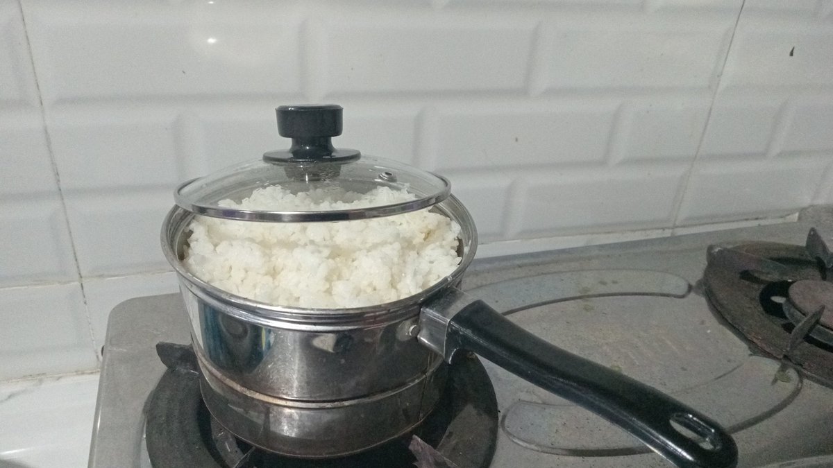 PickList777's tweet photo. Kelar masak nasii... next masak ayam goreng.. menu simple buat srapan nak anak 😚☺️ https://t.co/Ge5jY2v94A