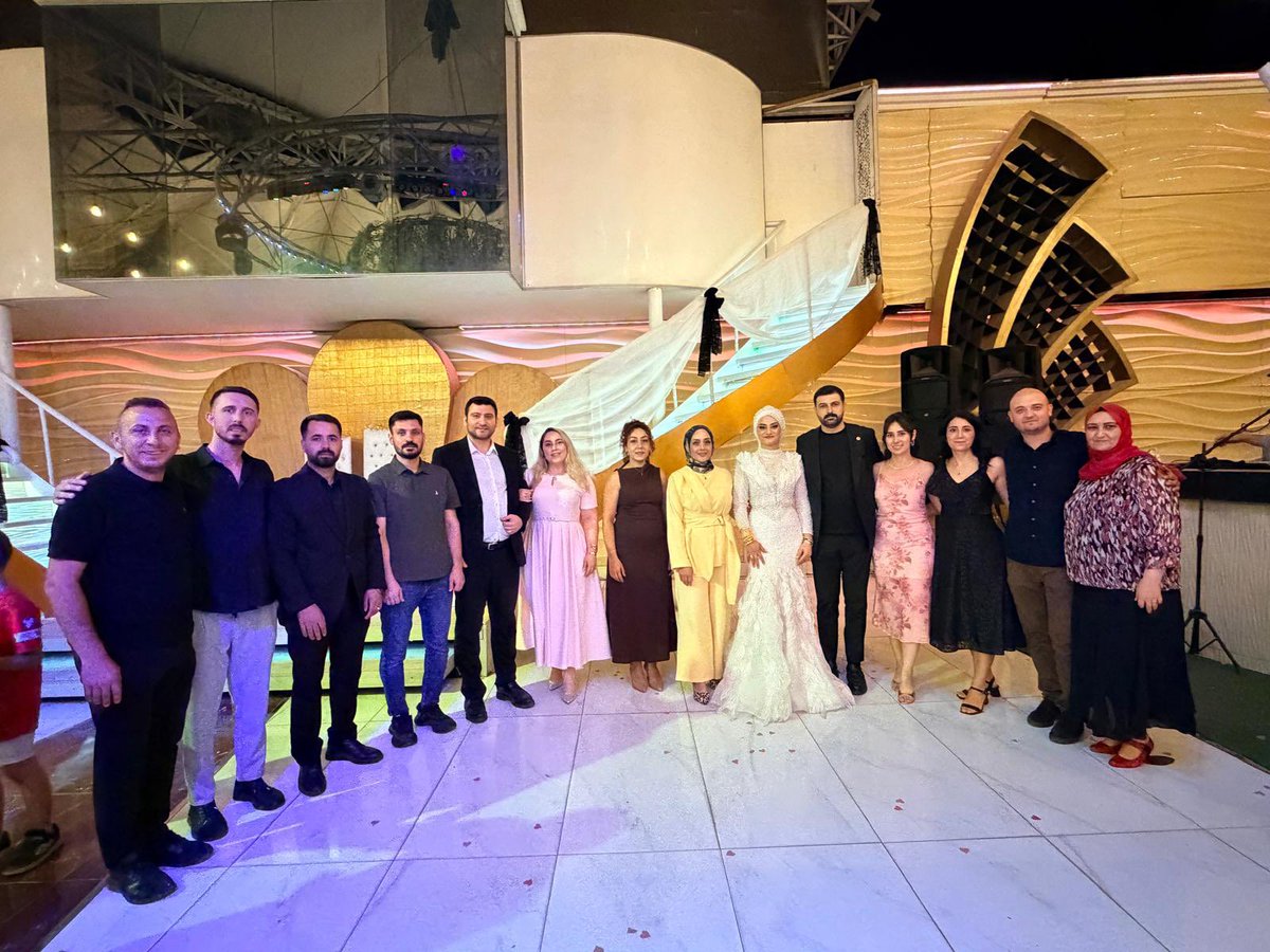 akgencbayrakli's tweet photo. Önceki dönem Gençlik Kolları Yönetim Kurulu Üyemiz Dila Baguç’un düğün merasimine, İlçe Başkanımız Sn. @TarkanDuzman ve teşkilatımızla birlikte katılım sağladık.

Genç çiftimize bir ömür boyu sağlık, huzur ve mutluluk diliyoruz. Hayırlı olsun. https://t.co/nL0NWfVsGs